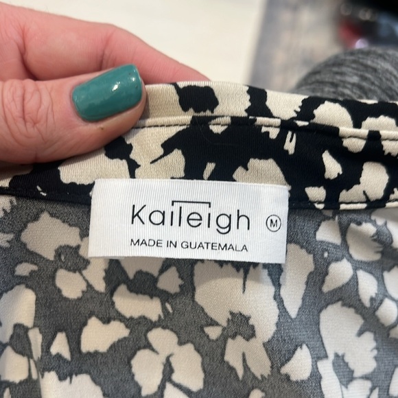 Kaileigh Stylish Black and Cream Women's Dress size medium. - Picture 10 of 11